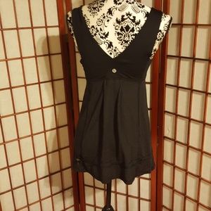 Lululemon atletica top women size 8